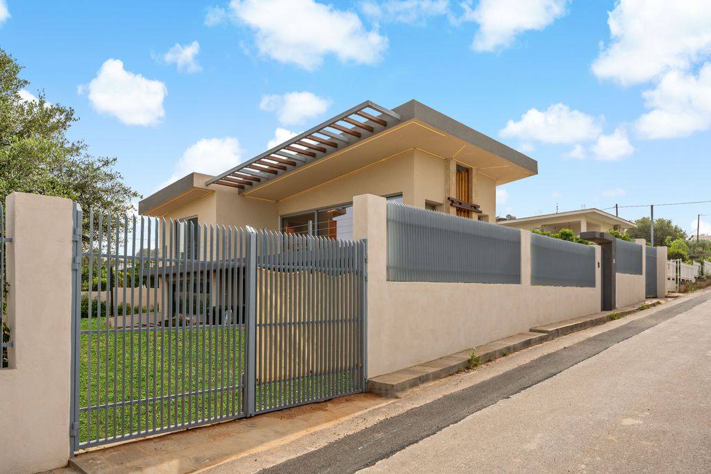 Property photo 2 of 43