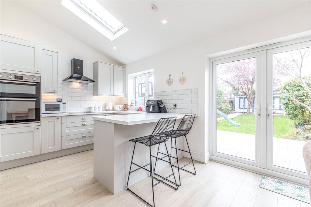 Property photo 2 of 25 Picture No. 16