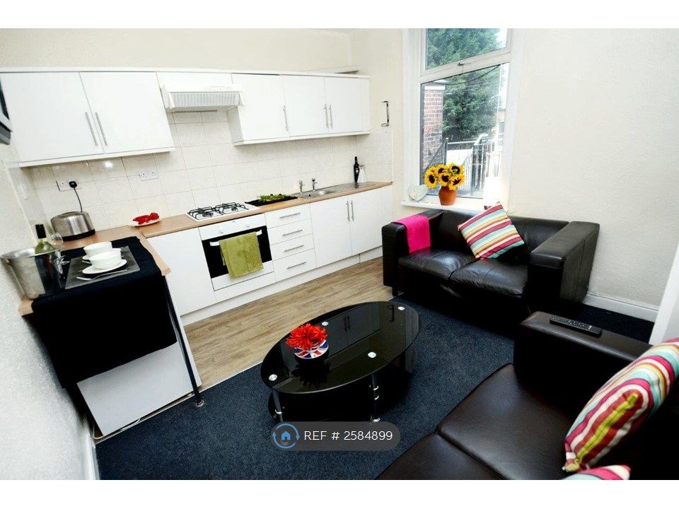 Property photo 1 of 10 Kitchen