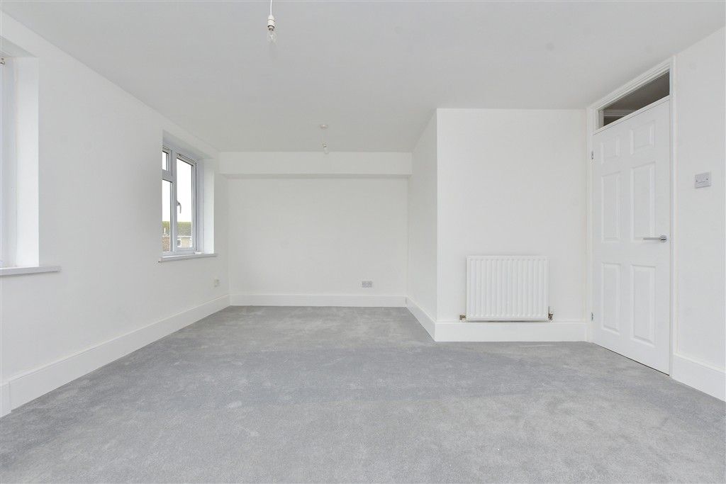 Property photo 3 of 11 Lounge/Diner