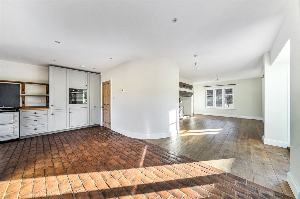 Property photo 3 of 12 Kitchen