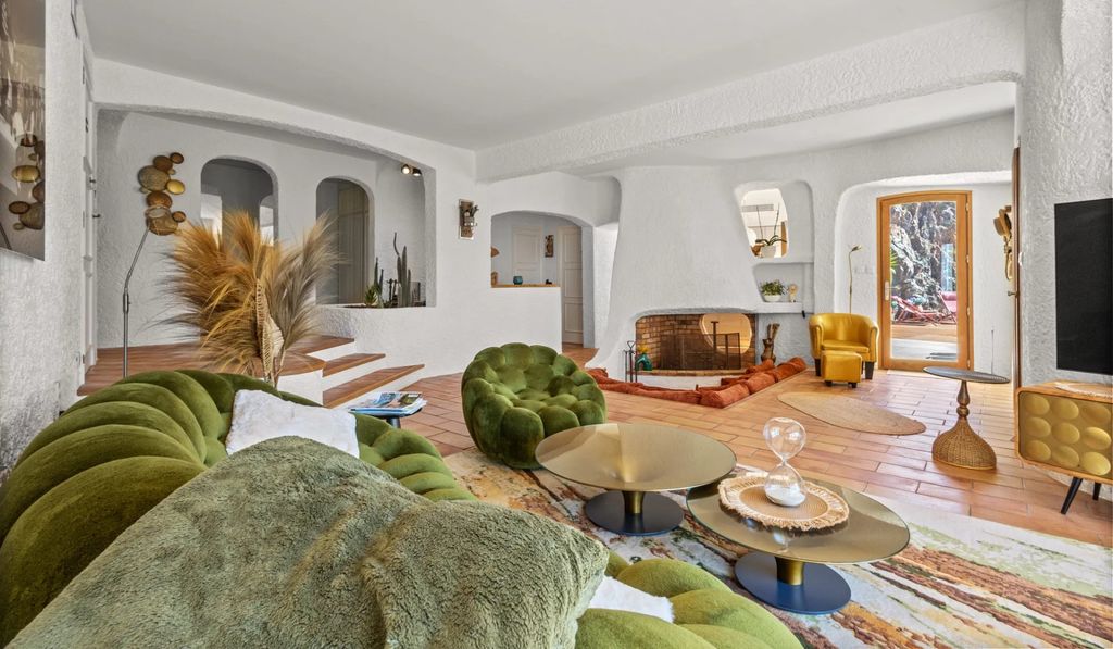 Property photo 2 of 19