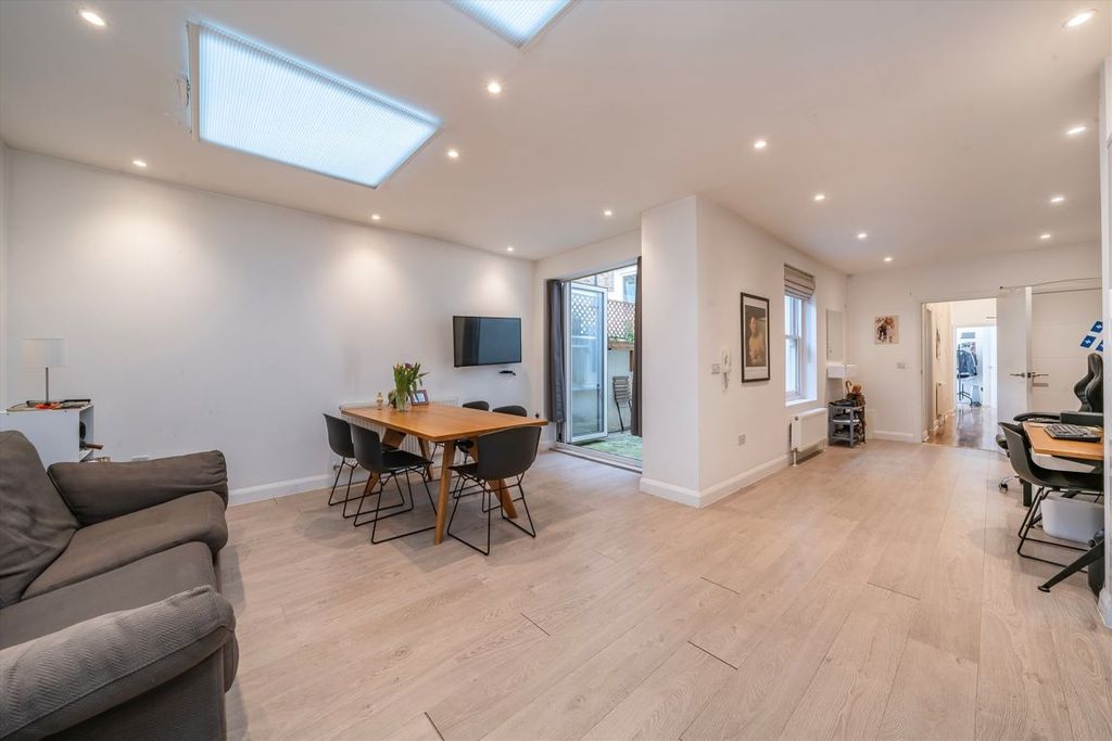 Property photo 2 of 7