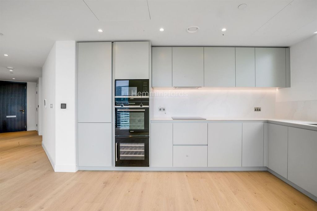 Property photo 2 of 17 02-0E2Couttakes-82522-Hmf-Jj-4906 Harcourt Tower-6