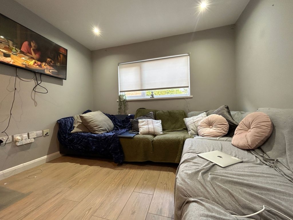 Property photo 3 of 12 B0B7ba61-dc9F-41Bc-8E1c-75Cdd2c2Beb4