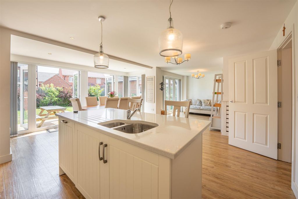Property photo 2 of 41 Gloster Road - By Visually Rich --27.Jpg