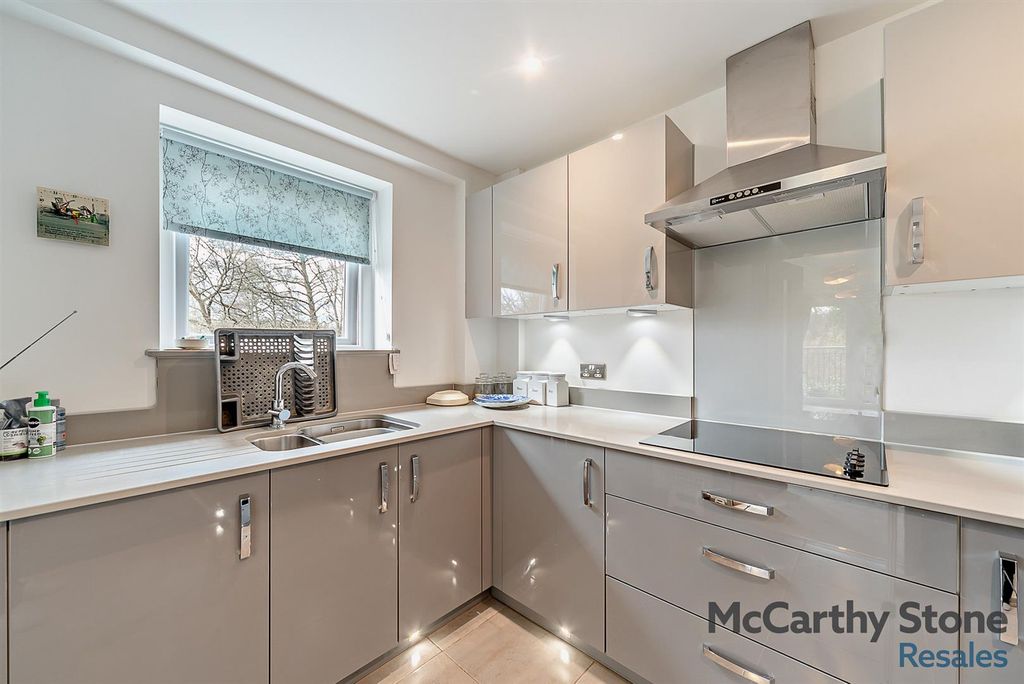 Property photo 2 of 32 8639453-Interior12-800.Jpg