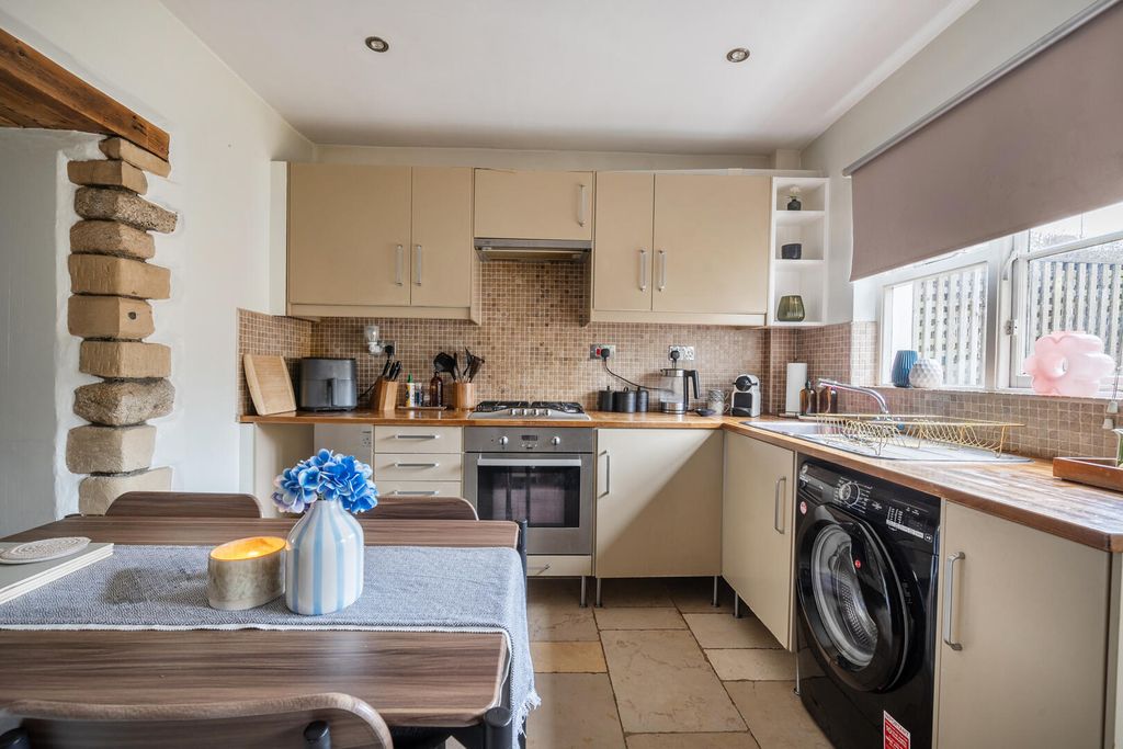 Property photo 2 of 17 Kitchen