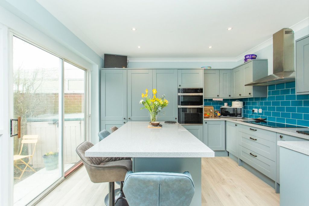 Property photo 3 of 17 Picture 3