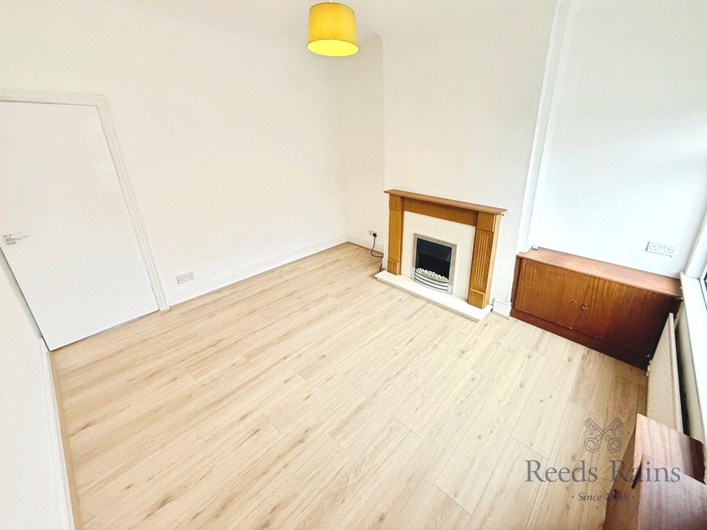 Property photo 3 of 17 Picture No. 12