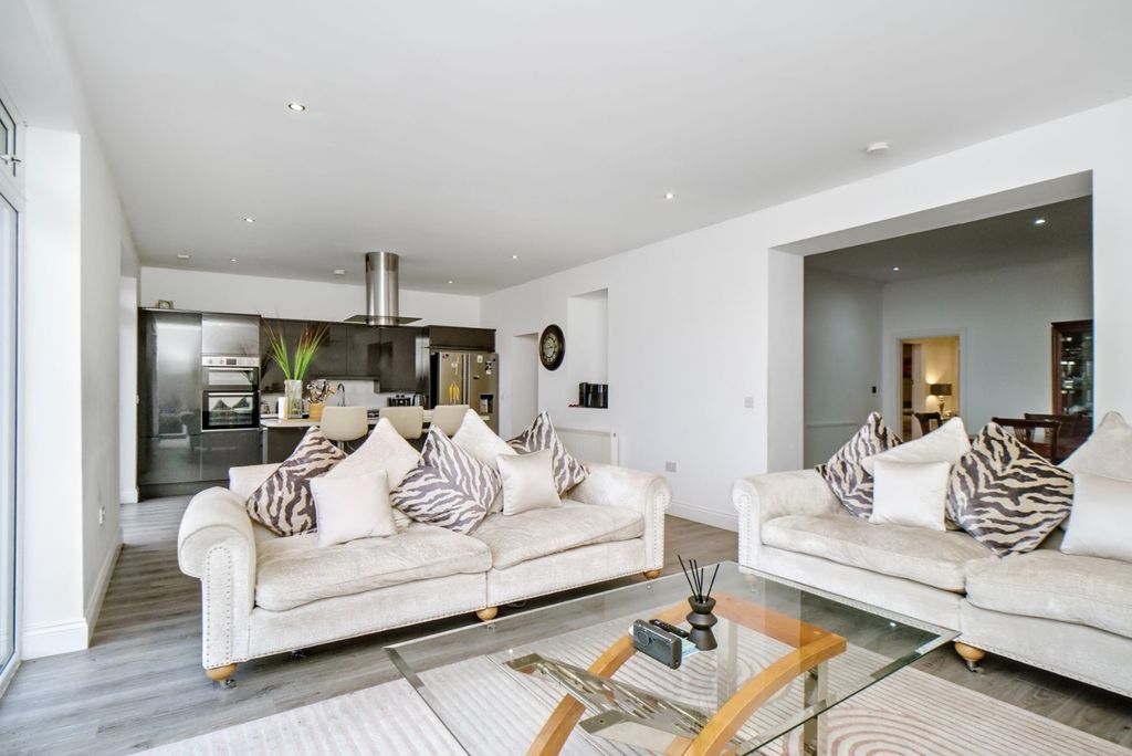 Property photo 3 of 18 4685043