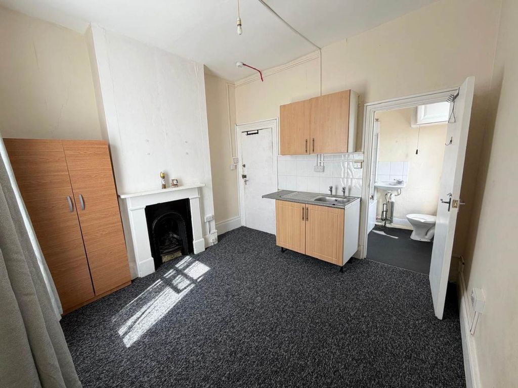 Property photo 2 of 4 56543Baf-384E-4F8A-A8F4-74d406De7Ffa