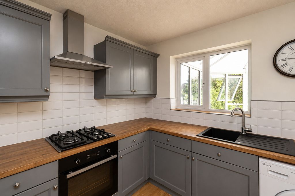 Property photo 2 of 12
