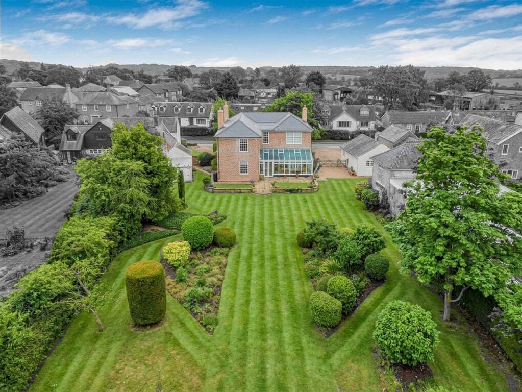 Property photo 2 of 32