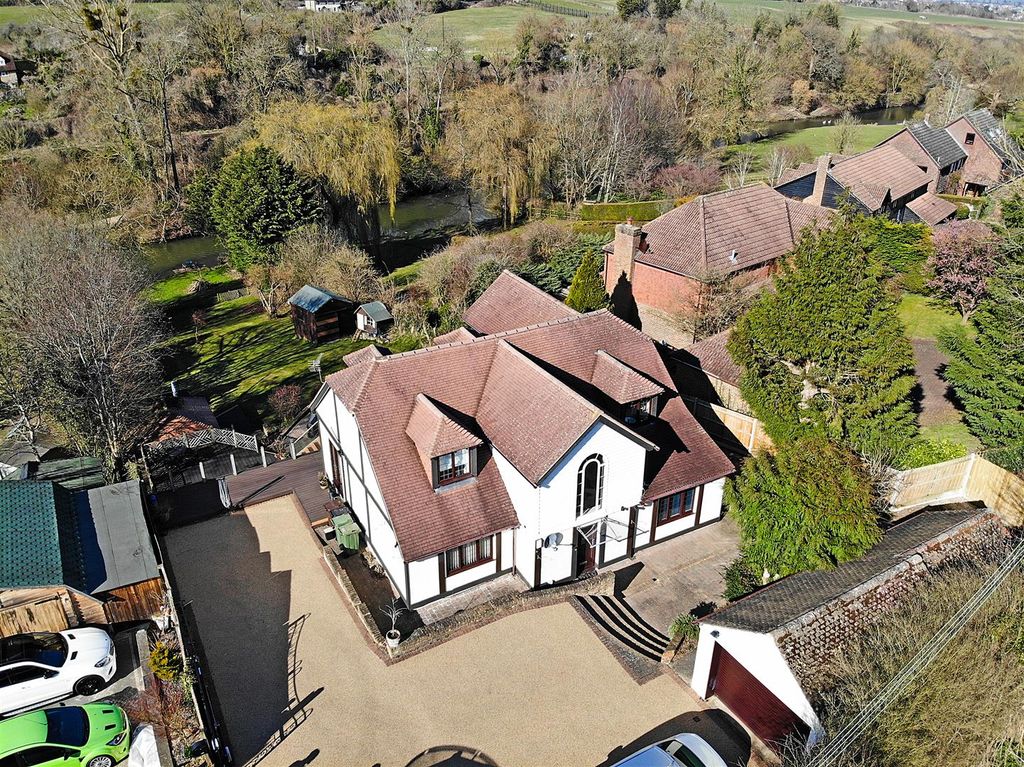Property photo 1 of 40 External