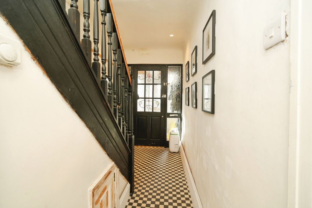 Property photo 2 of 25 Hallway