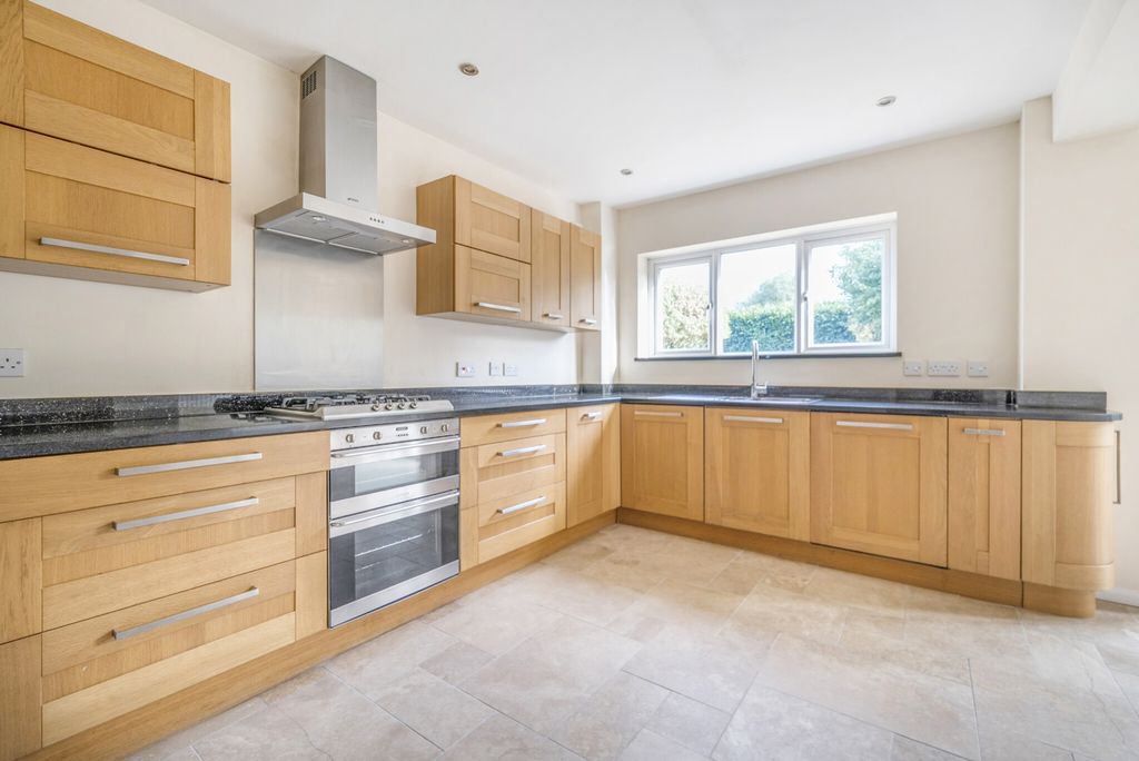 Property photo 2 of 17 1348205-18-68B5c9...