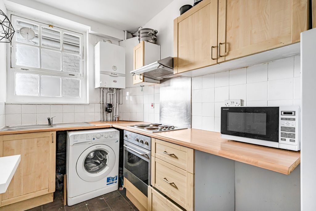 Property photo 3 of 18 Kitchen