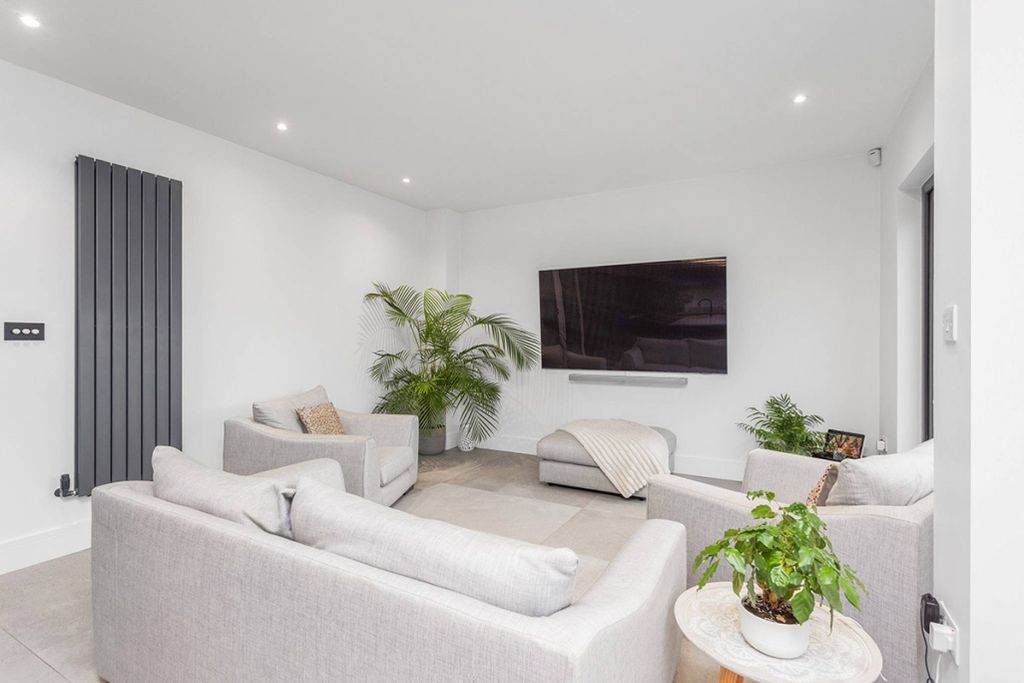 Property photo 3 of 30