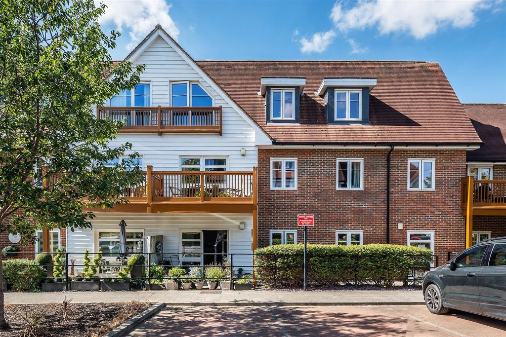 Property photo 1 of 15 20-Fitznell-Court-15.Jpg