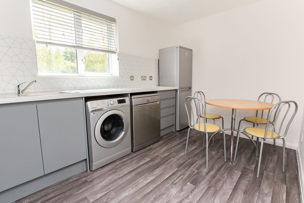 Property photo 3 of 6 Gallery