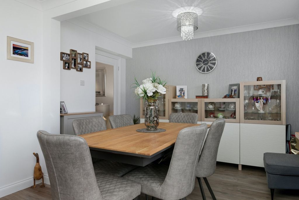 Property photo 3 of 26