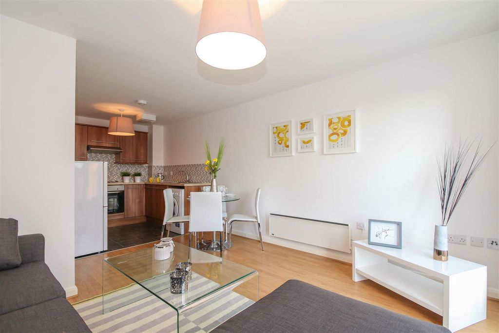 Property photo 1 of 5