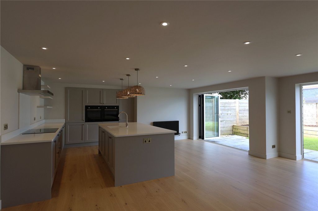 Property photo 2 of 29 Picture No. 75