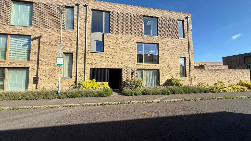 Property photo 1 of 21 Front