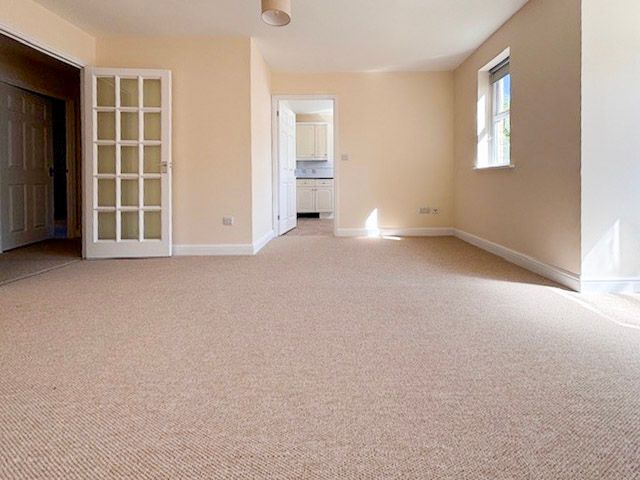 Property photo 3 of 12 Lounge