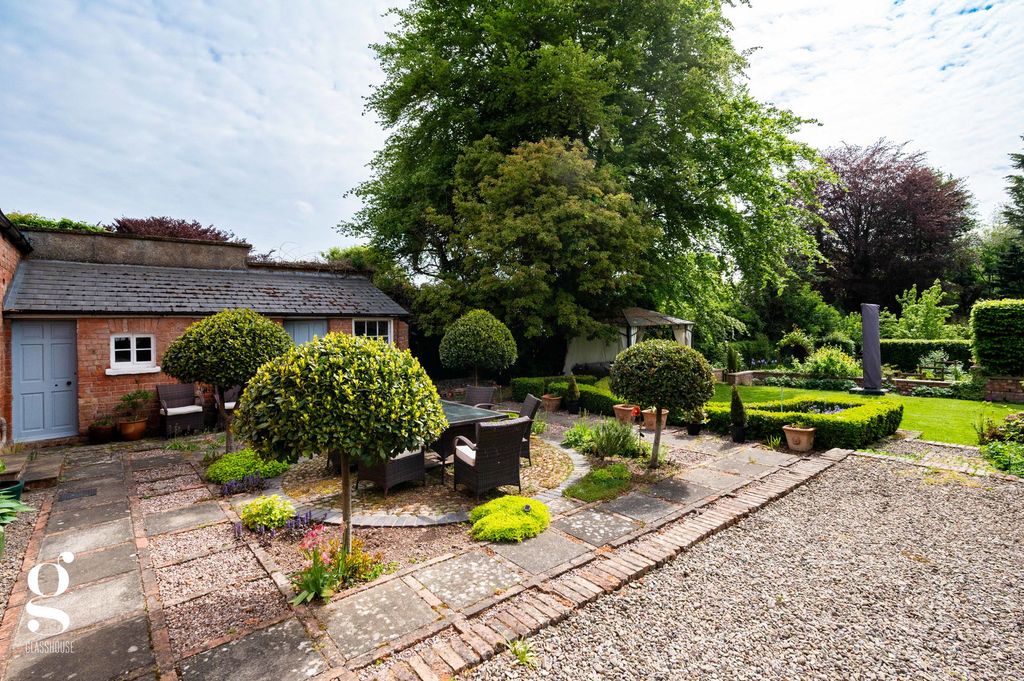 Property photo 2 of 52