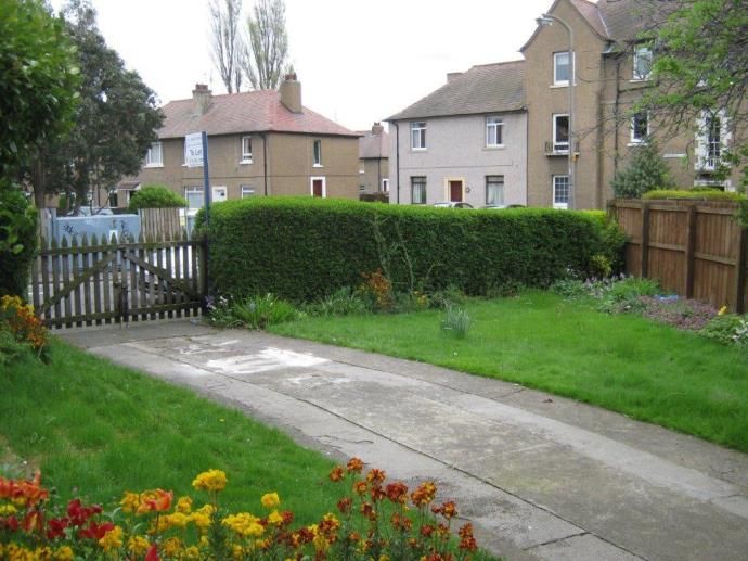 Property photo 3 of 19 Side Garden