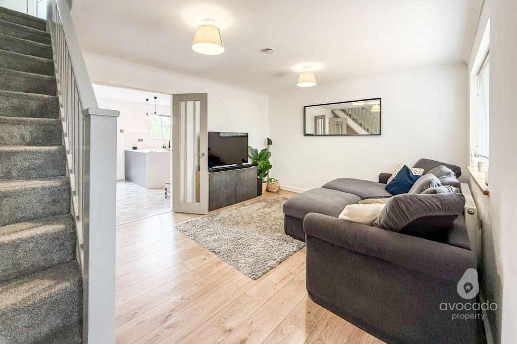 Property photo 2 of 18 4274003