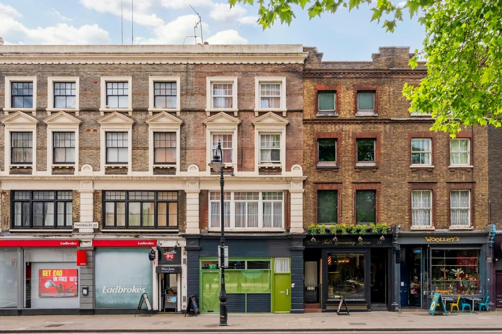 Property photo 1 of 8 29 Theobalds Road External (Copy).Jpg