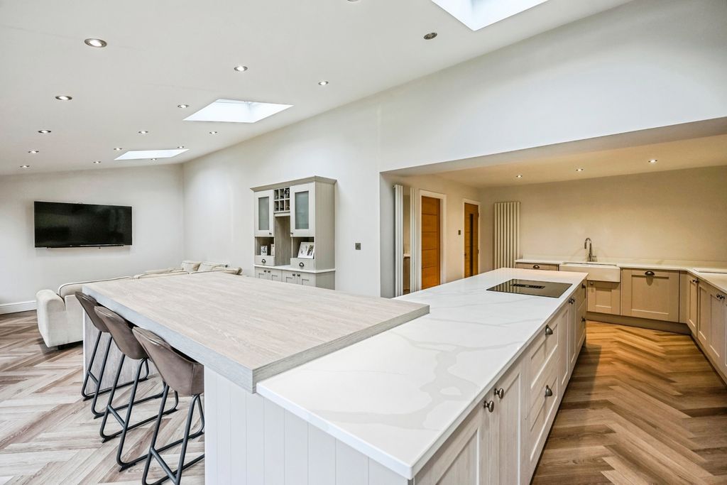 Property photo 2 of 17 Photo