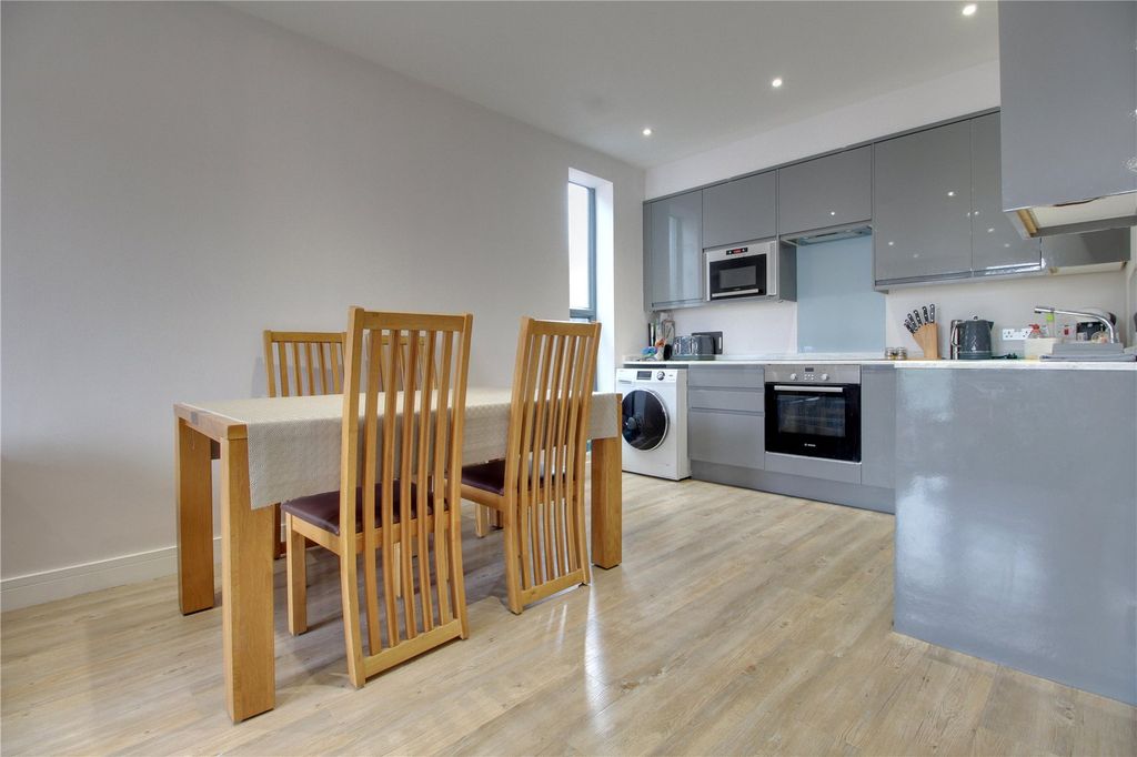 Property photo 3 of 8 Picture No. 06