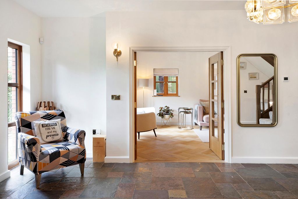 Property photo 3 of 33 Image