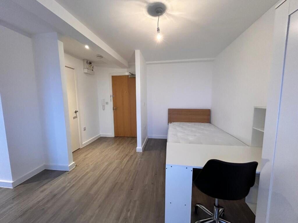 Property photo 1 of 12 Bedroom