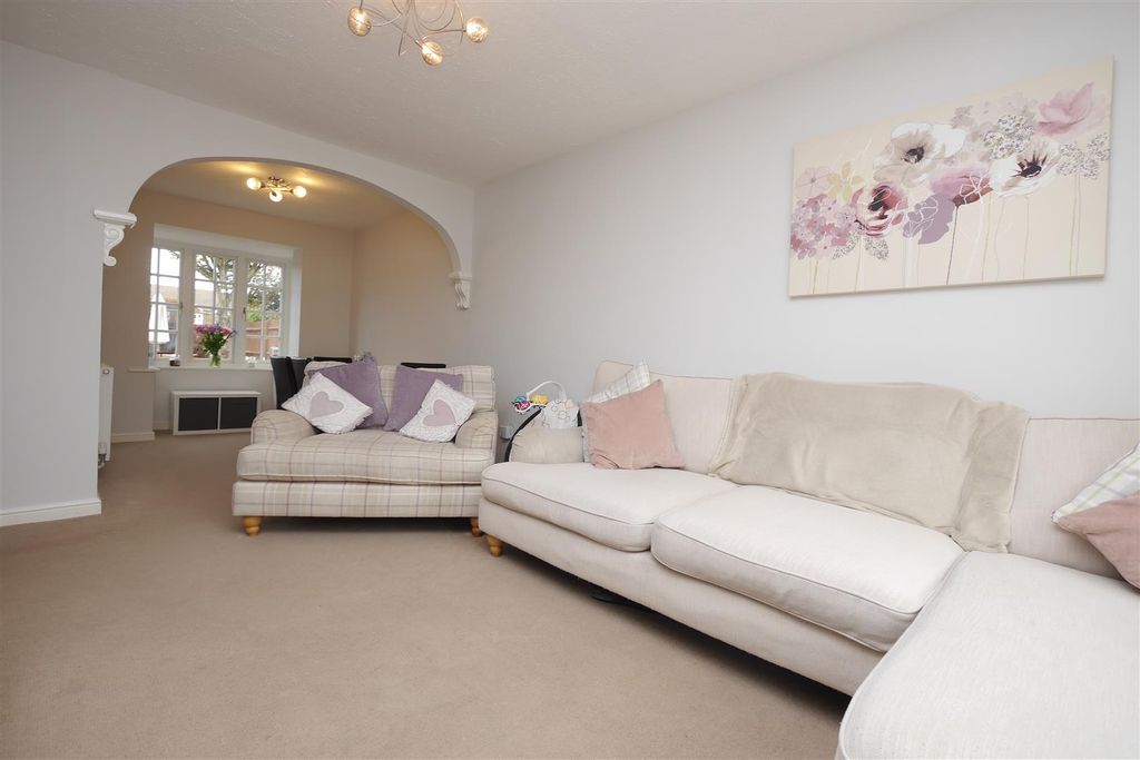 Property photo 2 of 9