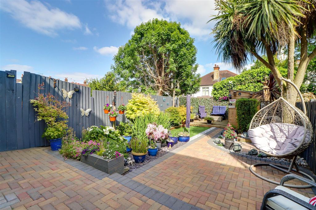 Property photo 2 of 17