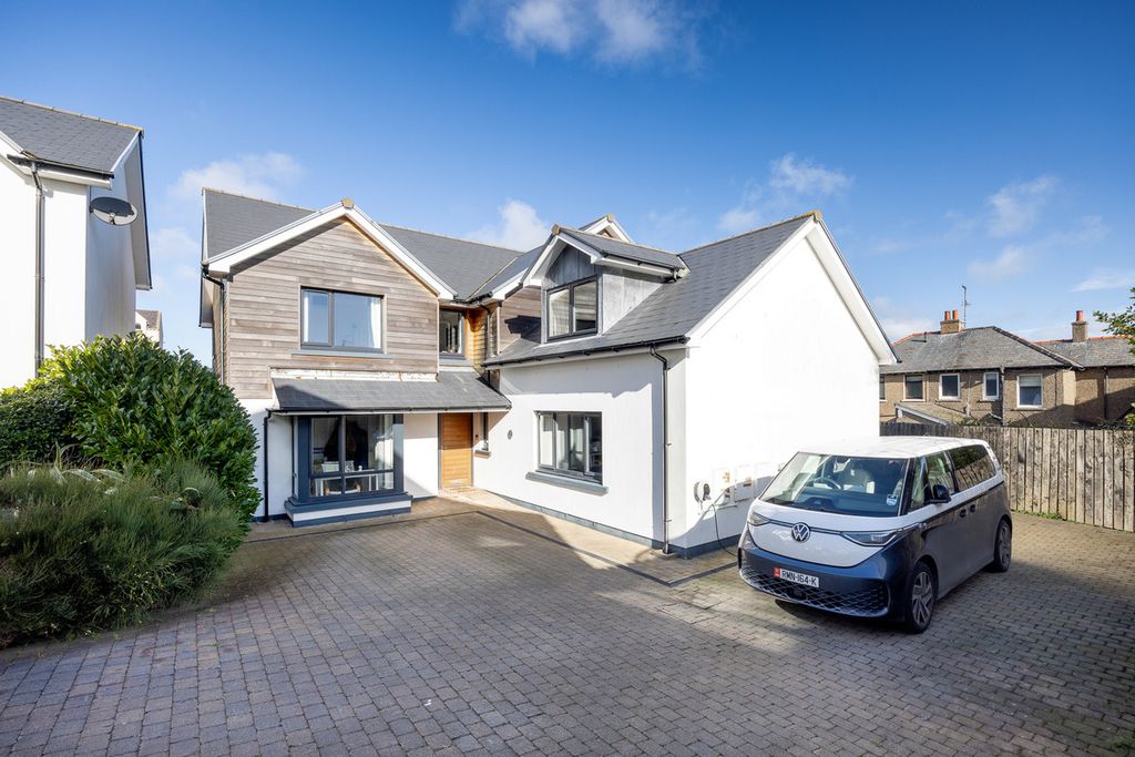 Property photo 1 of 37