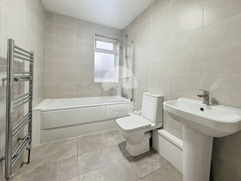 Property photo 3 of 10 Bathroom