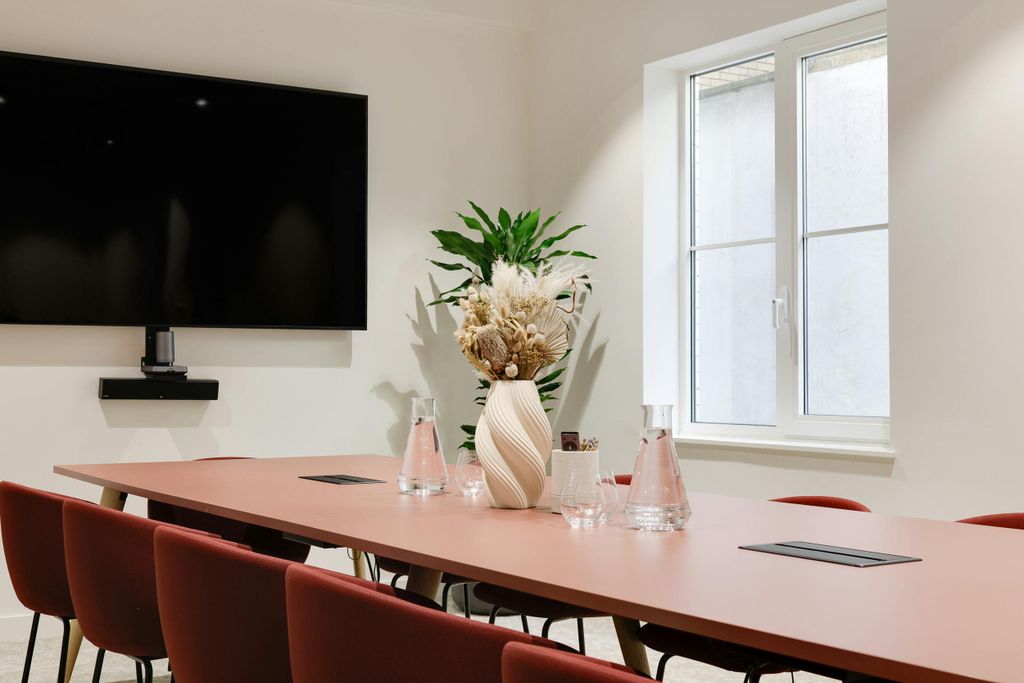 Property photo 3 of 6 Meeting Room
