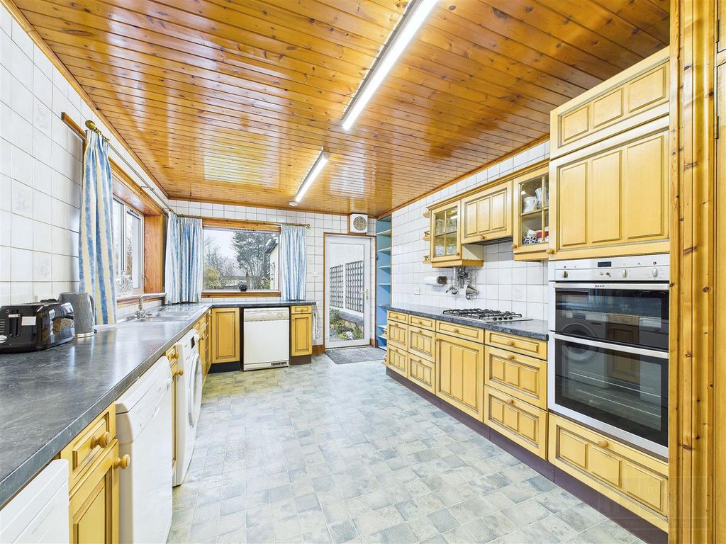 Property photo 3 of 25 Kitchen