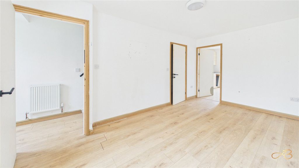 Property photo 3 of 9 Picture No. 18