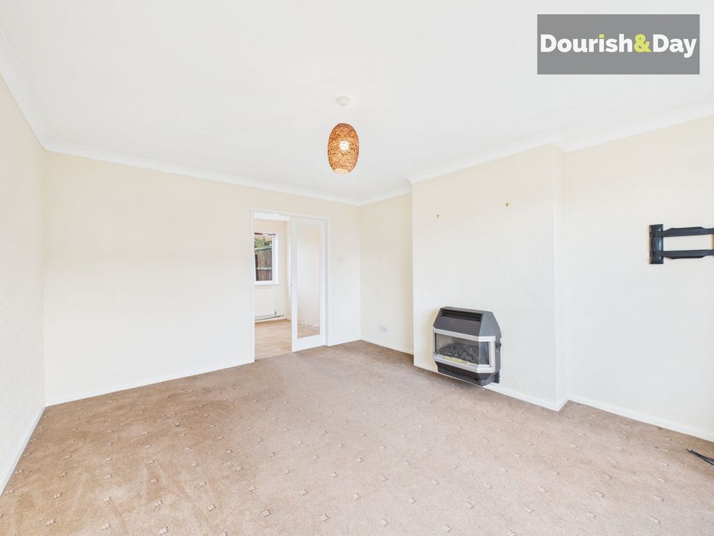 Property photo 2 of 18 Lounge