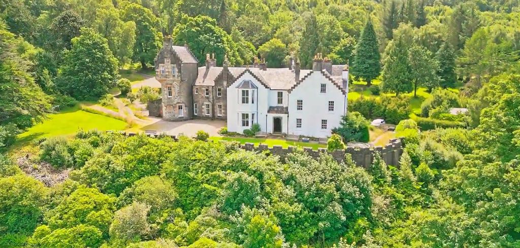 Property photo 3 of 10 2 New