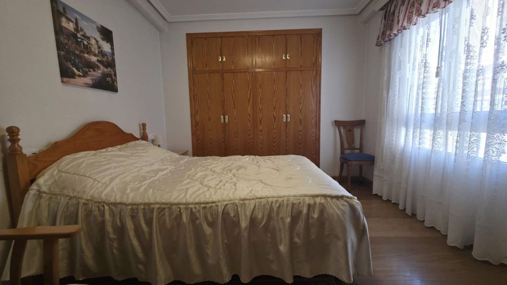 Property photo 2 of 32