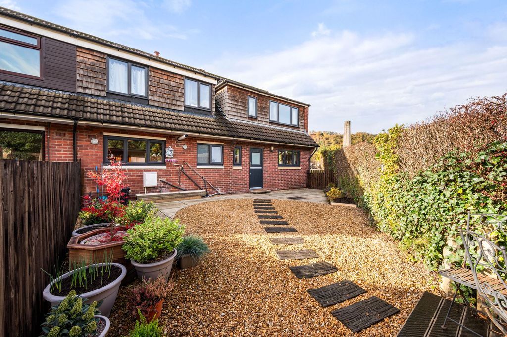 Property photo 2 of 35