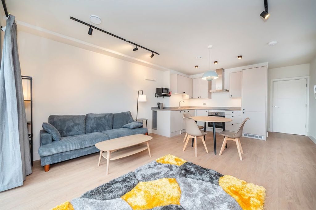 Property photo 2 of 8